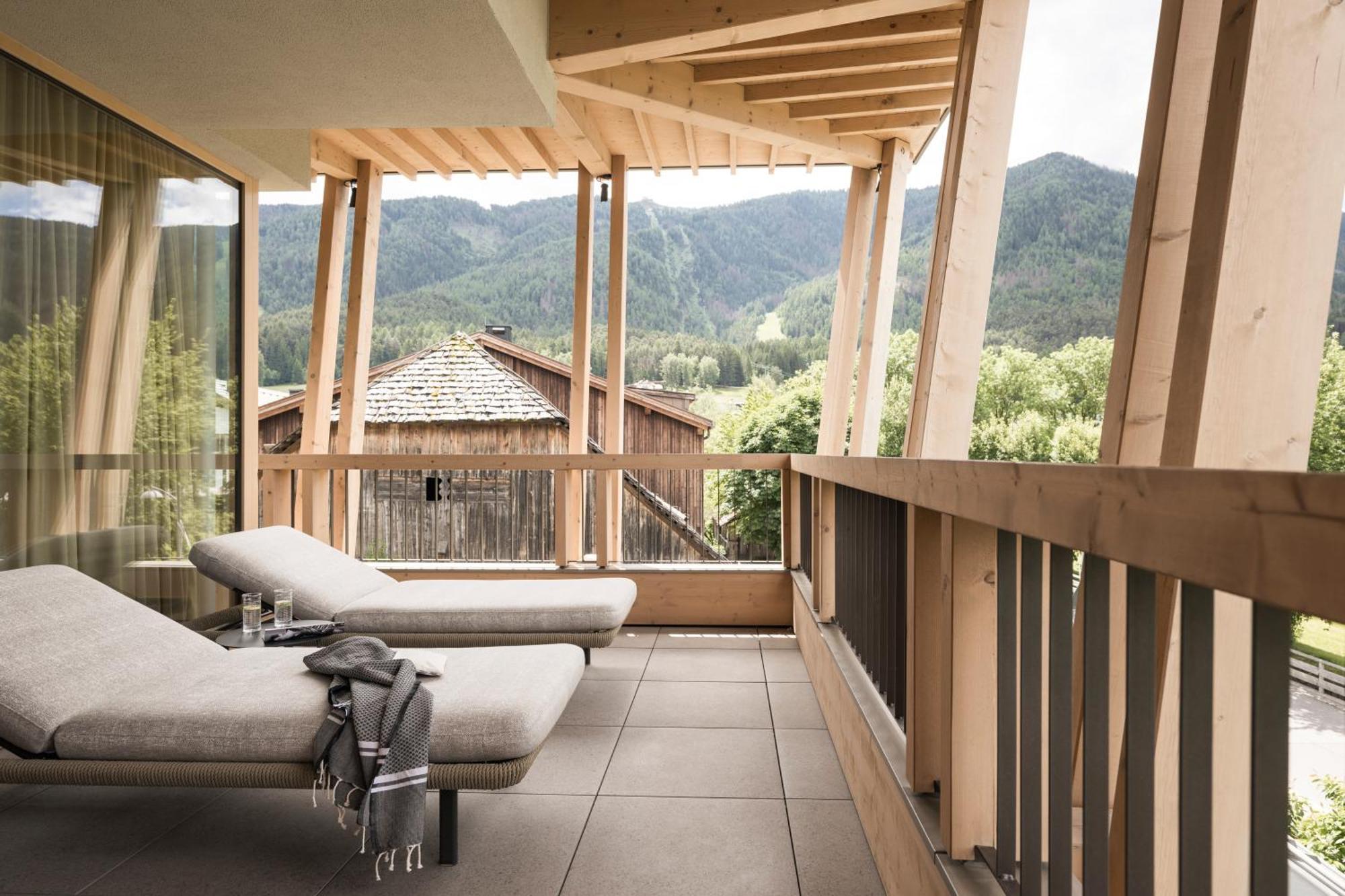 Falkensteiner Hotel Kronplatz - The Leading Hotels Of The World (Adults Only) Riscone Luaran gambar The balcony of a suite