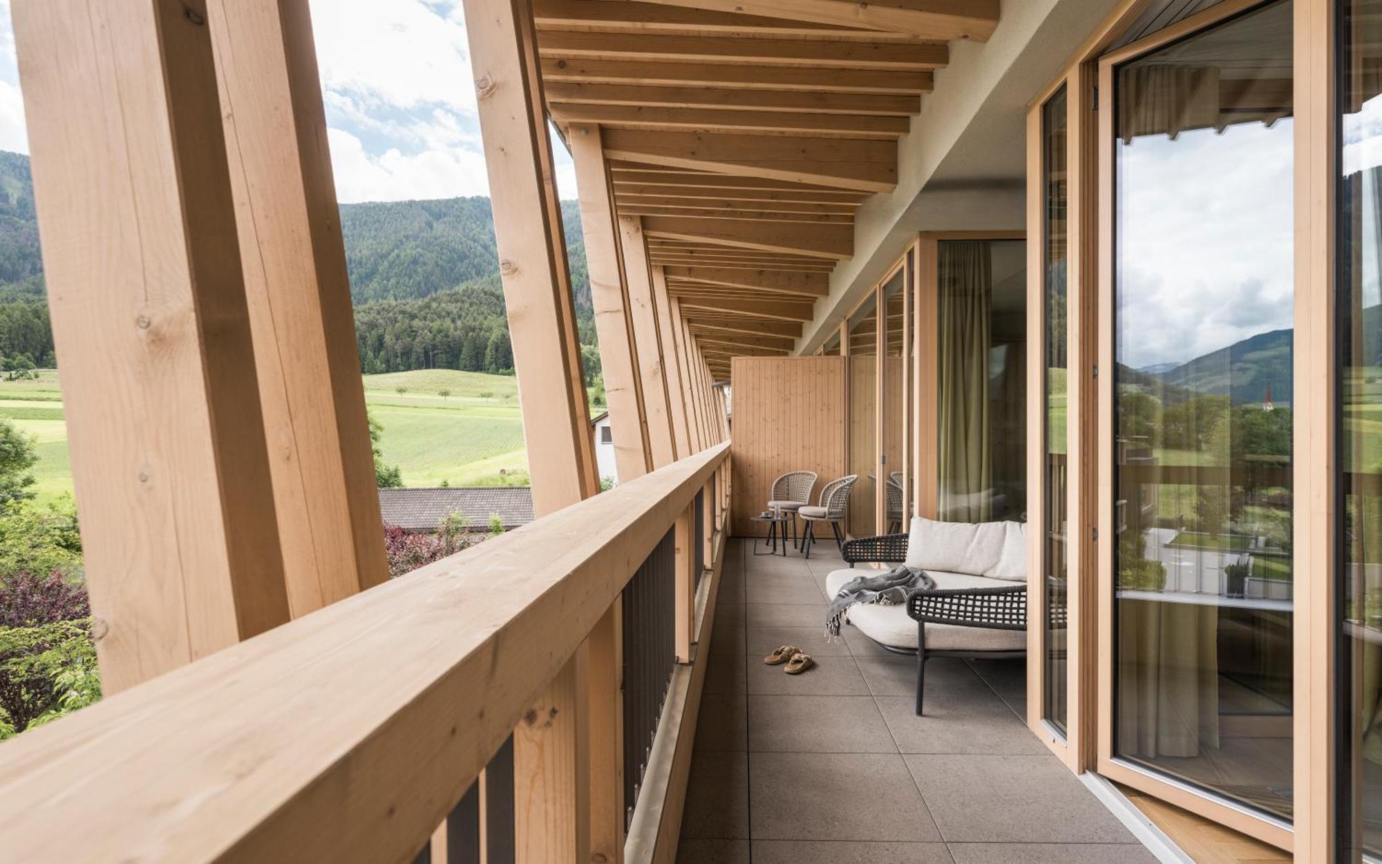 Falkensteiner Hotel Kronplatz - The Leading Hotels Of The World (Adults Only) Riscone Bilik gambar The balcony of a suite