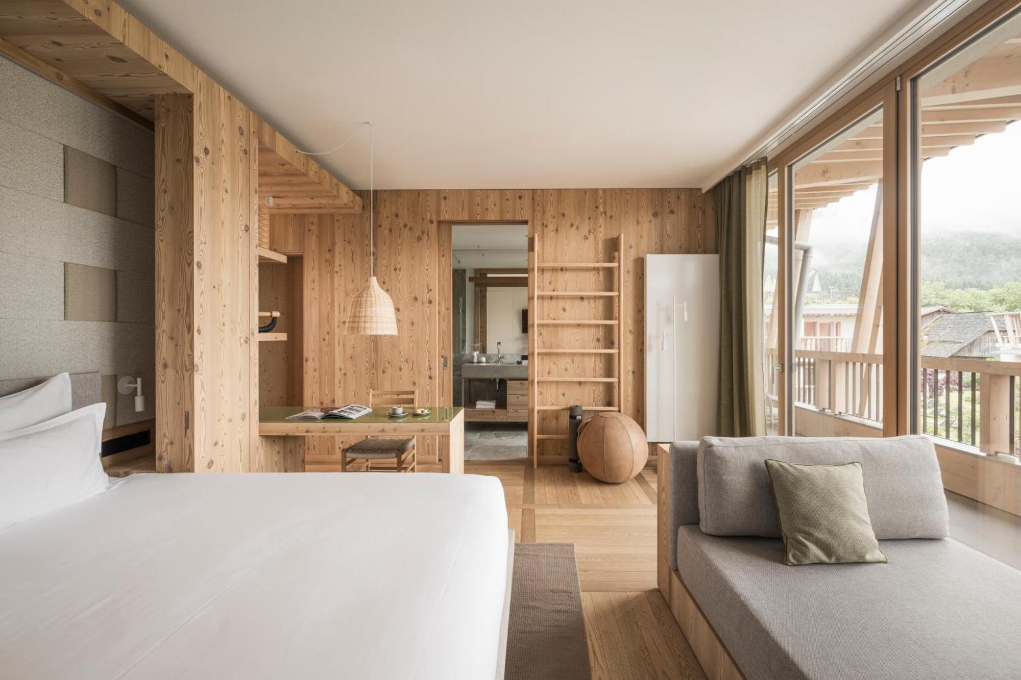 Falkensteiner Hotel Kronplatz - The Leading Hotels Of The World (Adults Only) Riscone Bilik gambar A room at the 7132 Summit